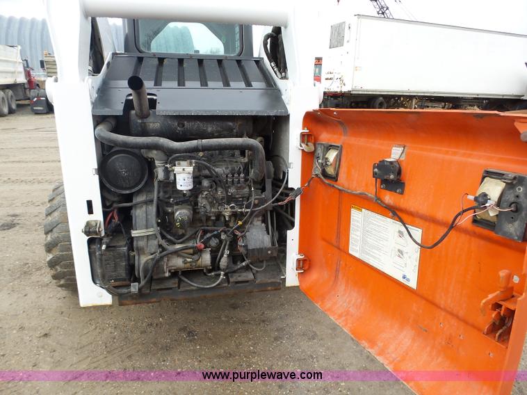 image for item L5596 2004 Bobcat S250 skid steer