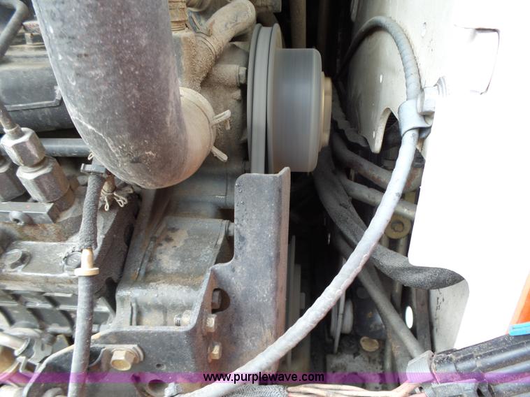 image for item L5596 2004 Bobcat S250 skid steer