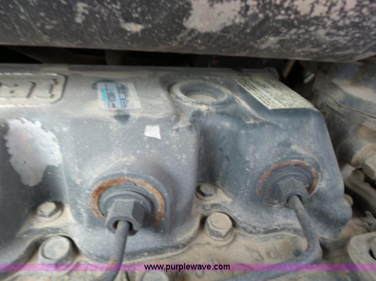 image for item L5596 2004 Bobcat S250 skid steer