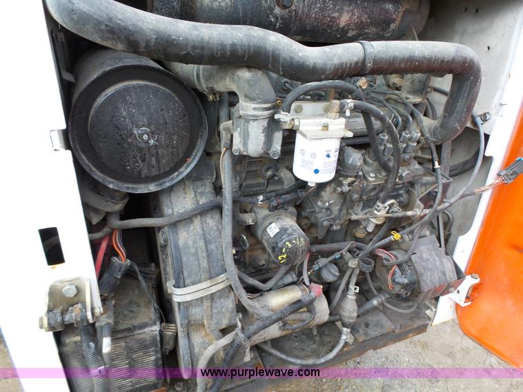 image for item L5596 2004 Bobcat S250 skid steer