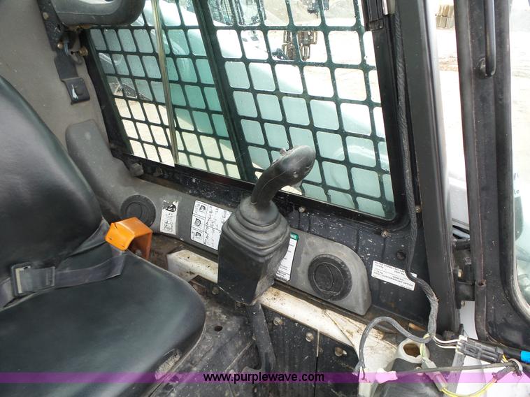 image for item L5596 2004 Bobcat S250 skid steer