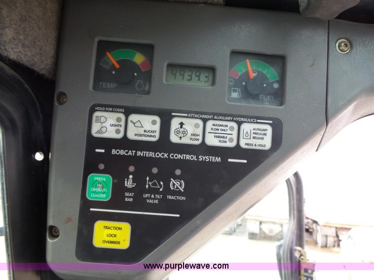 image for item L5596 2004 Bobcat S250 skid steer