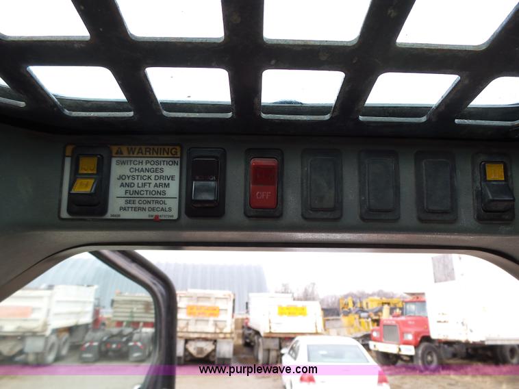 image for item L5596 2004 Bobcat S250 skid steer