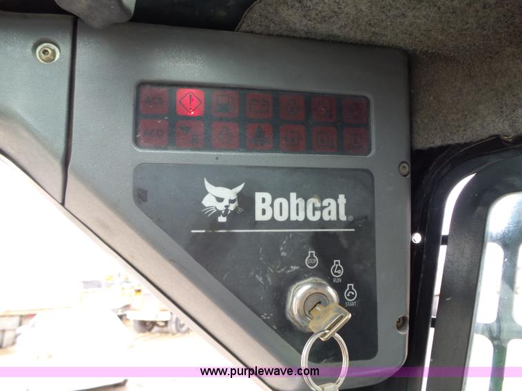 image for item L5596 2004 Bobcat S250 skid steer