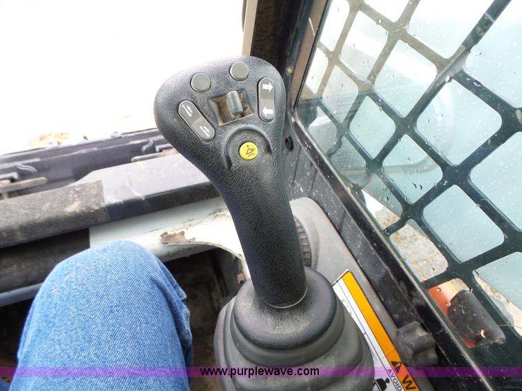 image for item L5596 2004 Bobcat S250 skid steer