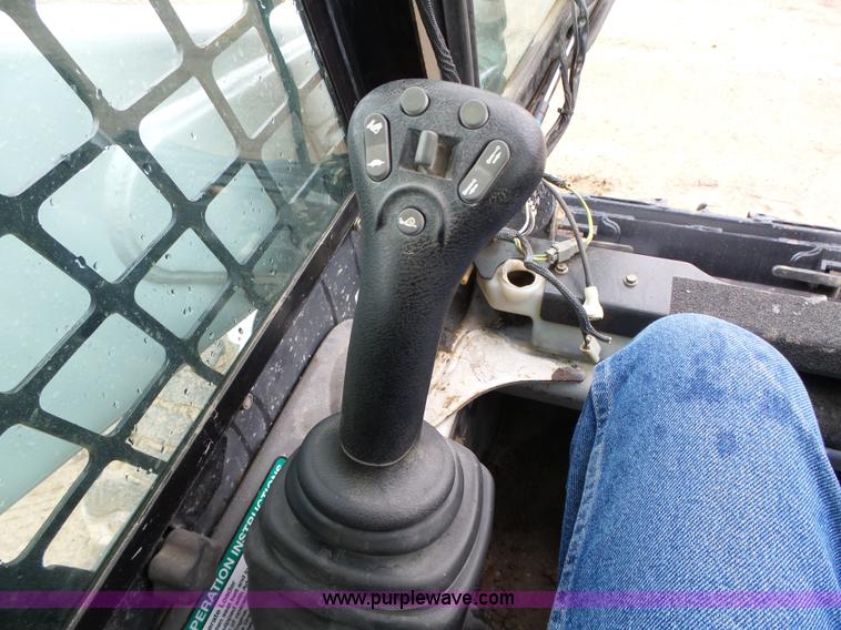 image for item L5596 2004 Bobcat S250 skid steer