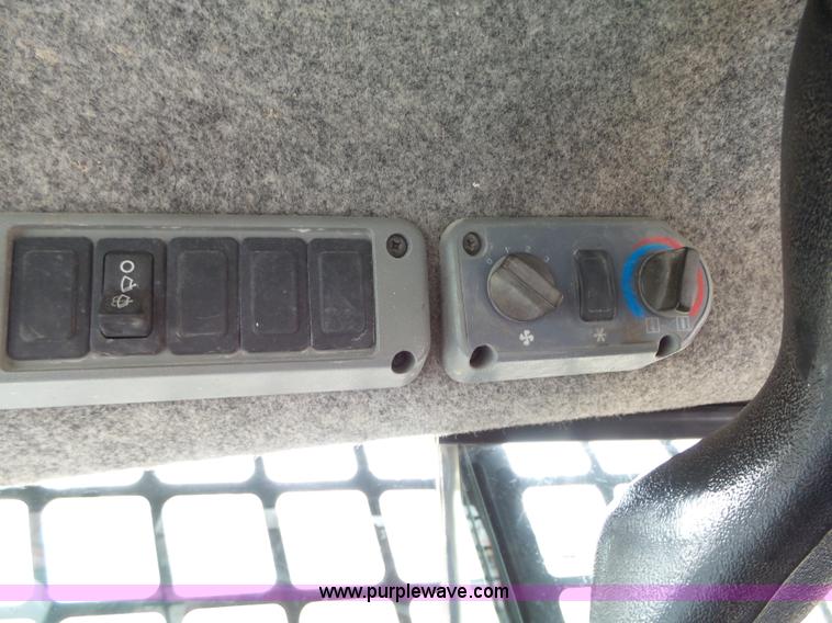 image for item L5596 2004 Bobcat S250 skid steer