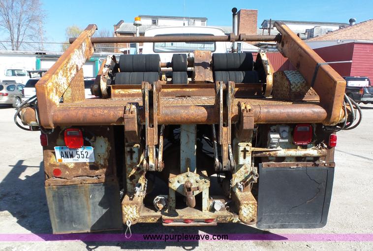 image for item L5612 1984 Ford 8000 reel truck