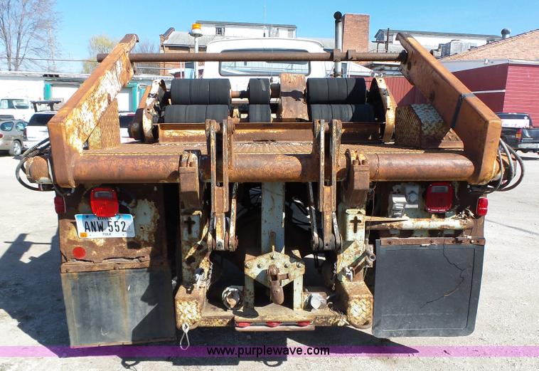 image for item L5612 1984 Ford 8000 reel truck