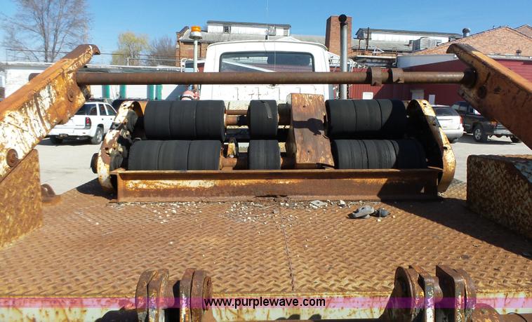 image for item L5612 1984 Ford 8000 reel truck