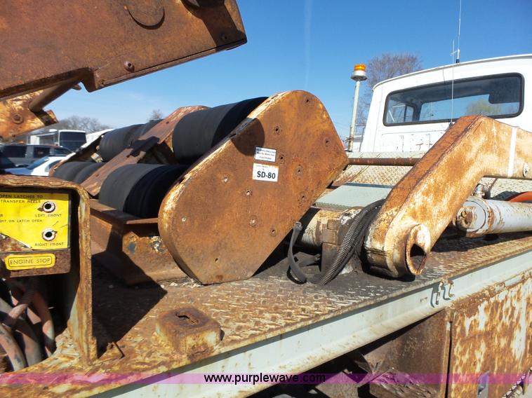 image for item L5612 1984 Ford 8000 reel truck