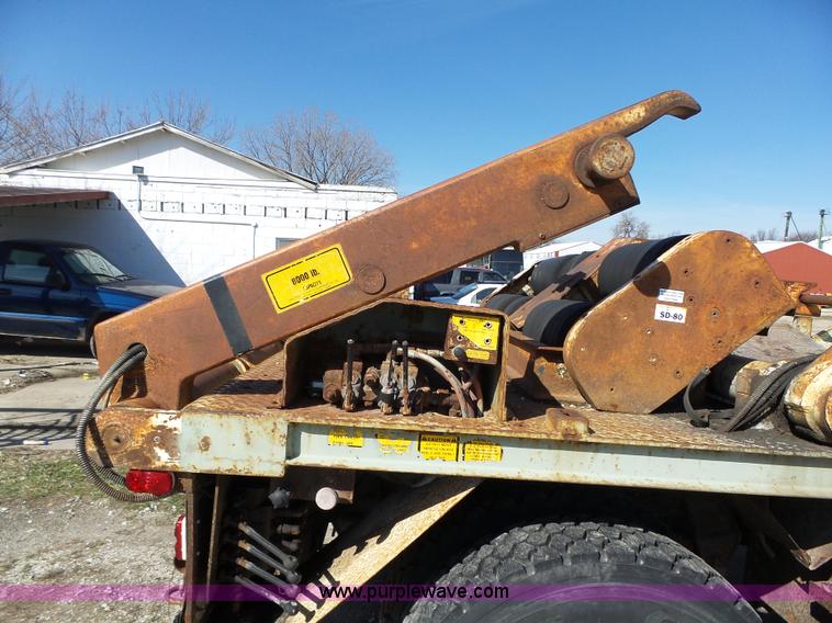 image for item L5612 1984 Ford 8000 reel truck