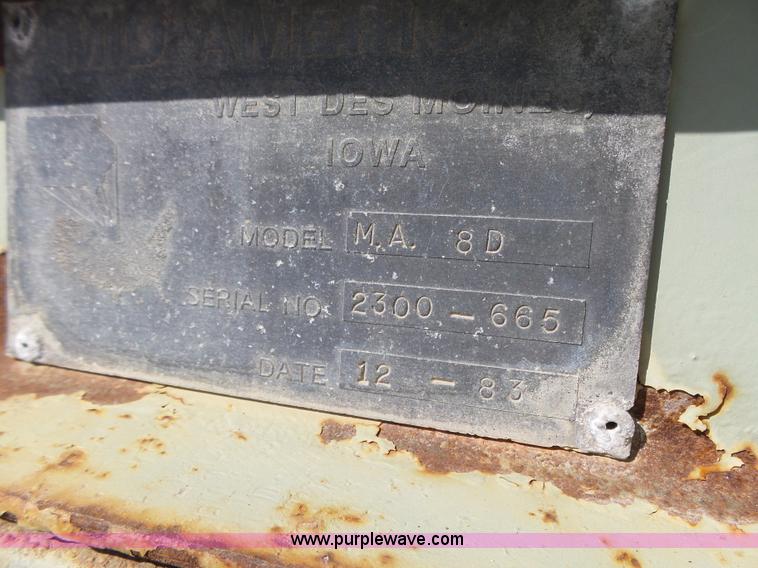 image for item L5612 1984 Ford 8000 reel truck