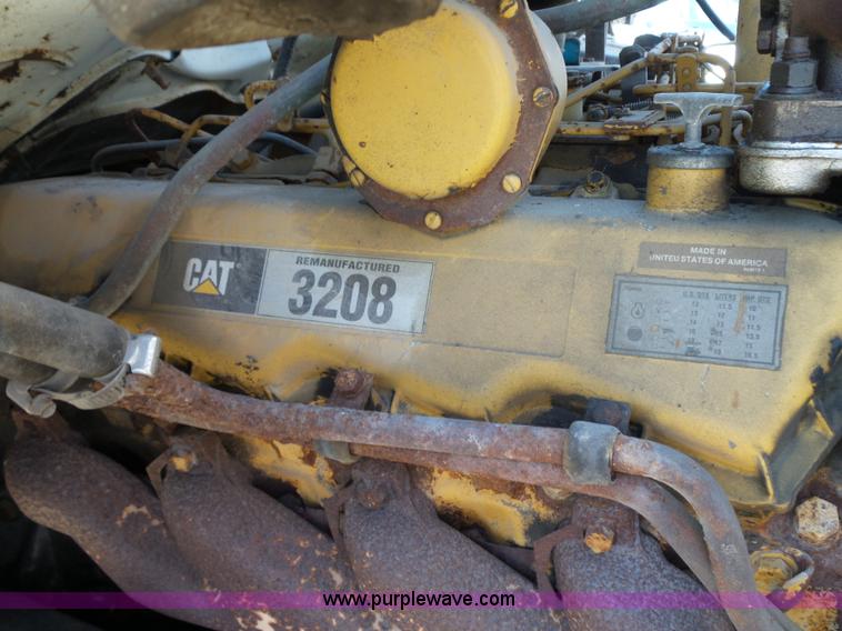 image for item L5612 1984 Ford 8000 reel truck