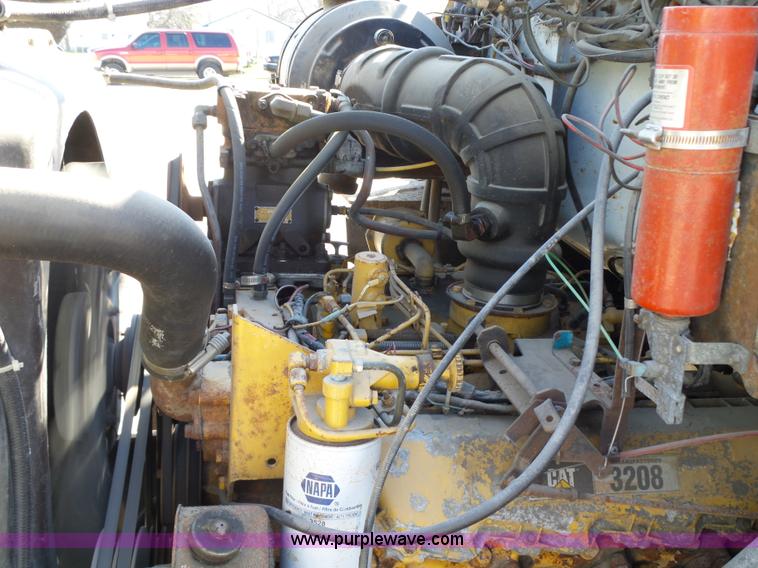 image for item L5612 1984 Ford 8000 reel truck