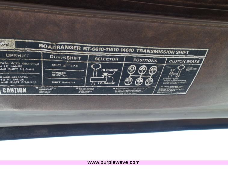 image for item L5612 1984 Ford 8000 reel truck