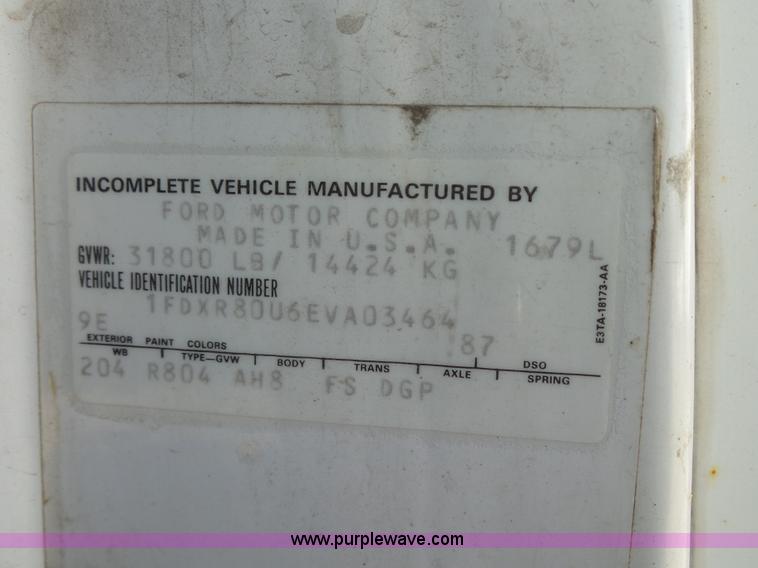 image for item L5612 1984 Ford 8000 reel truck
