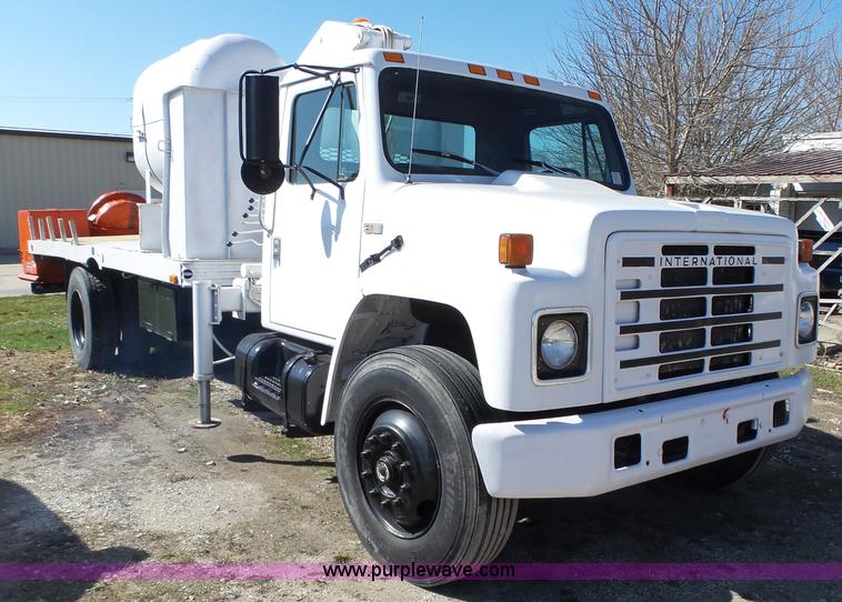 image for item L5613 1985 International S1954 flatbed truck with crane