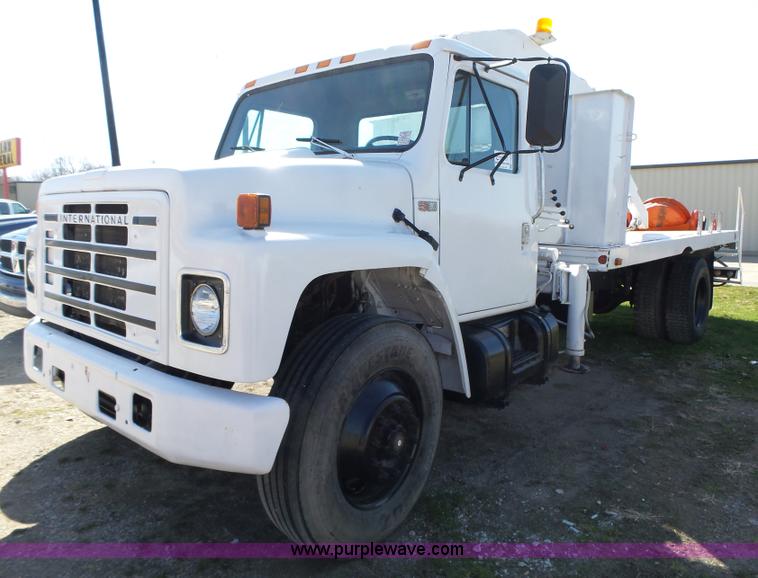 image for item L5613 1985 International S1954 flatbed truck with crane