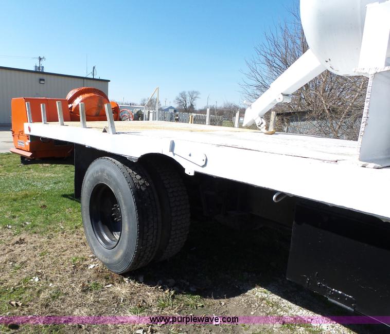 image for item L5613 1985 International S1954 flatbed truck with crane