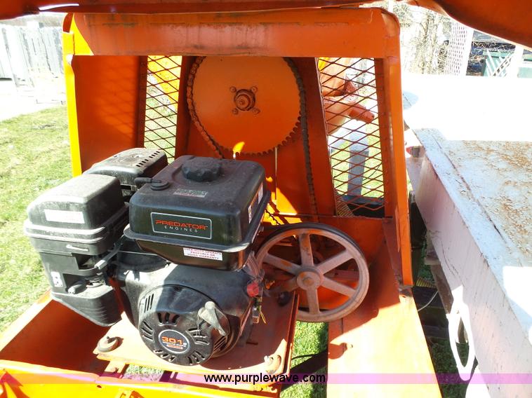 image for item L5613 1985 International S1954 flatbed truck with crane