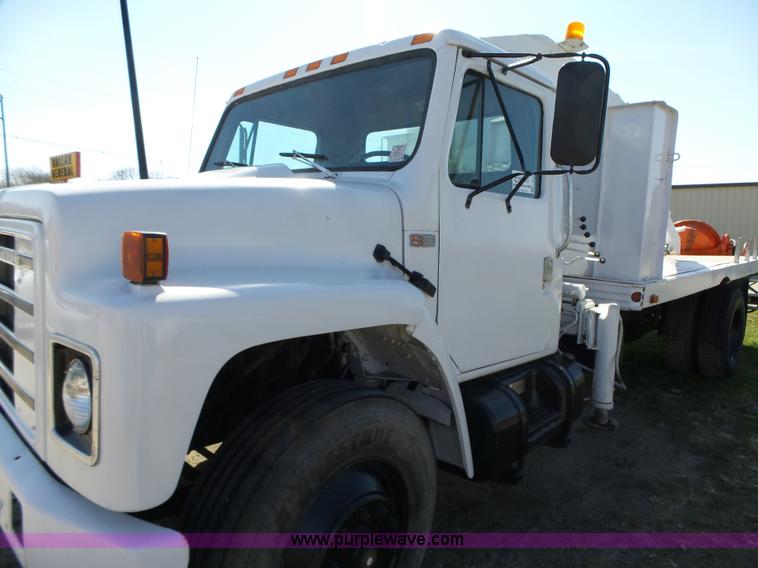 image for item L5613 1985 International S1954 flatbed truck with crane