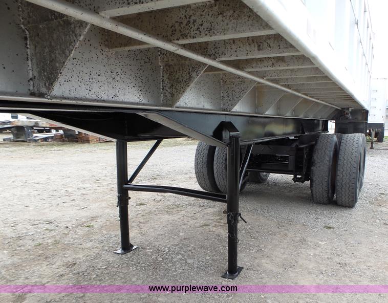image for item L5625 1992 Fruehauf end dump trailer