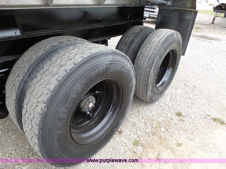 image for item L5625 1992 Fruehauf end dump trailer