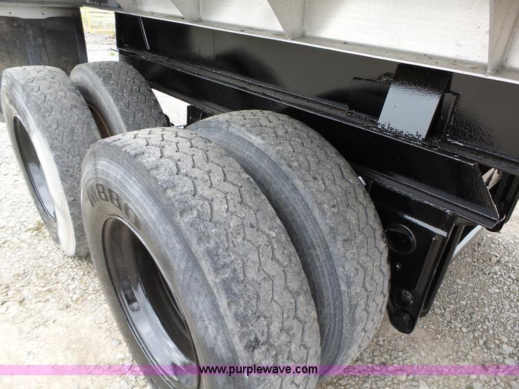 image for item L5625 1992 Fruehauf end dump trailer