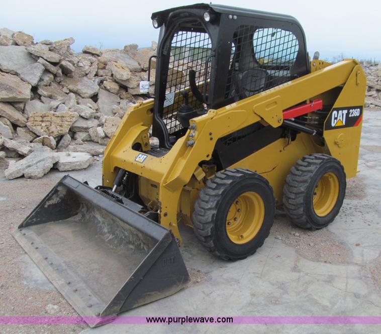 image for item L5633 2014 Caterpillar 236D skid steer