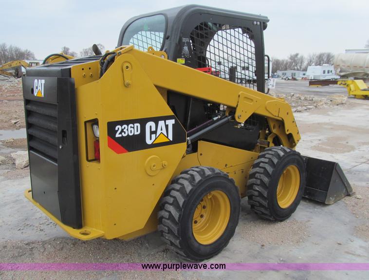 image for item L5633 2014 Caterpillar 236D skid steer