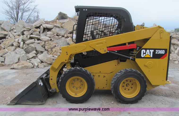 image for item L5633 2014 Caterpillar 236D skid steer