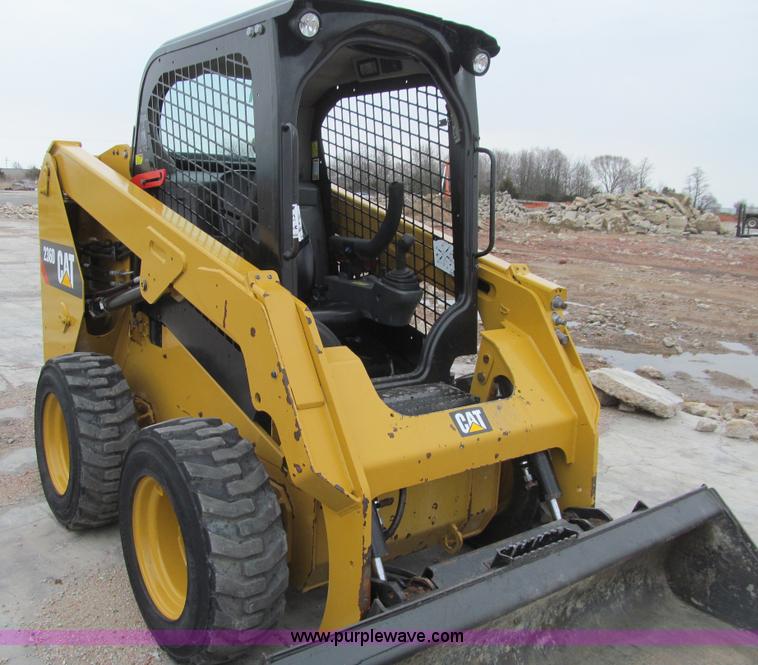 image for item L5633 2014 Caterpillar 236D skid steer