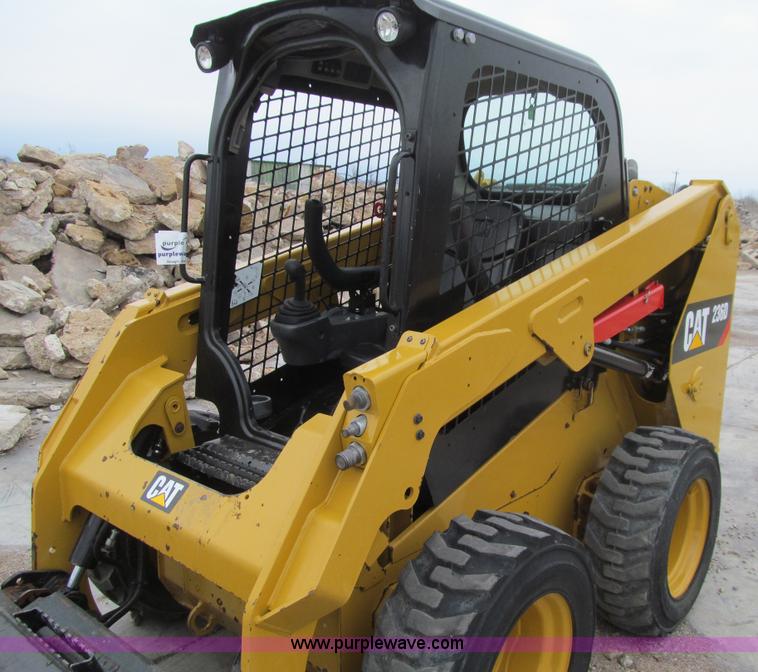 image for item L5633 2014 Caterpillar 236D skid steer