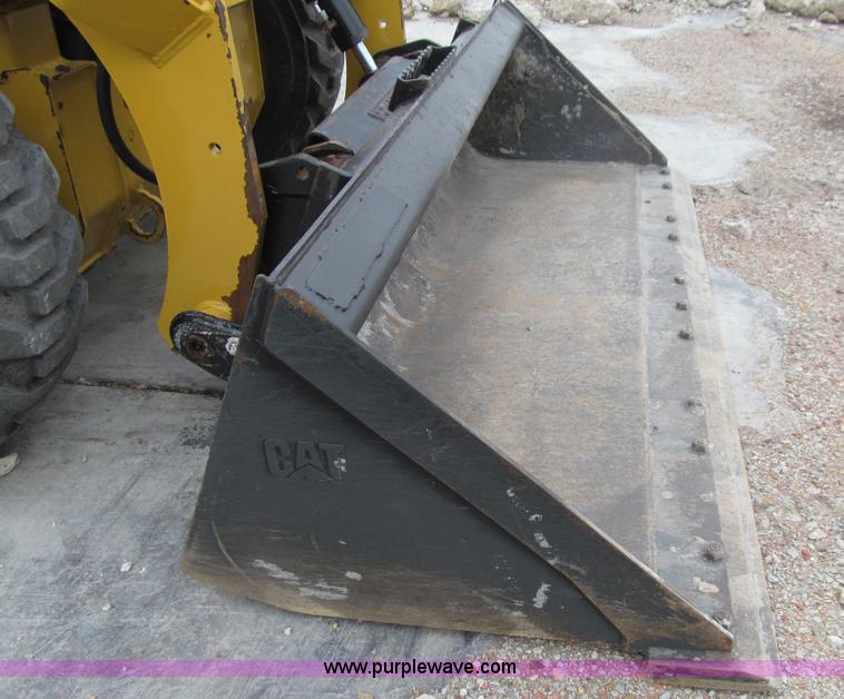 image for item L5633 2014 Caterpillar 236D skid steer