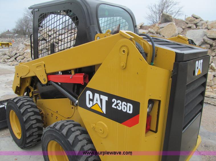 image for item L5633 2014 Caterpillar 236D skid steer