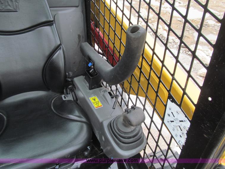 image for item L5633 2014 Caterpillar 236D skid steer