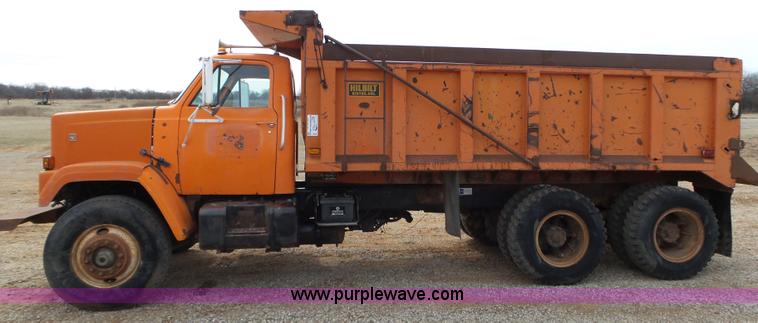 image for item L6276 1985 GMC J96 dump truck