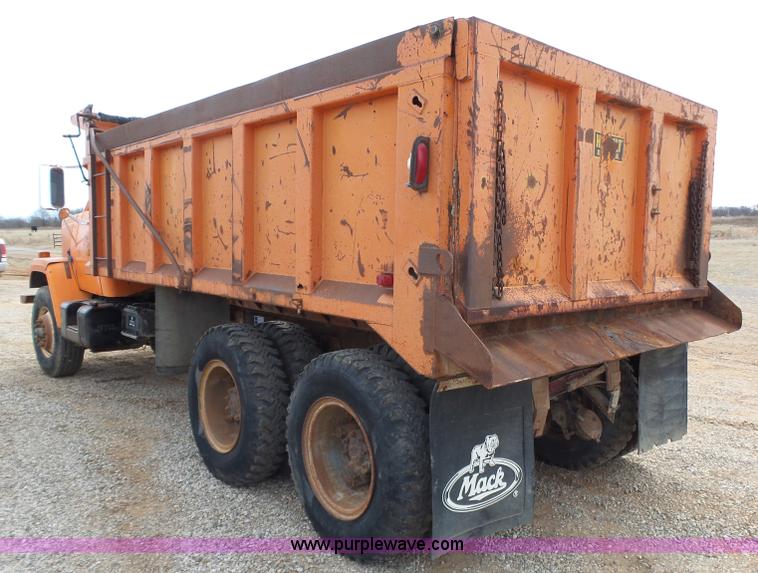 image for item L6276 1985 GMC J96 dump truck