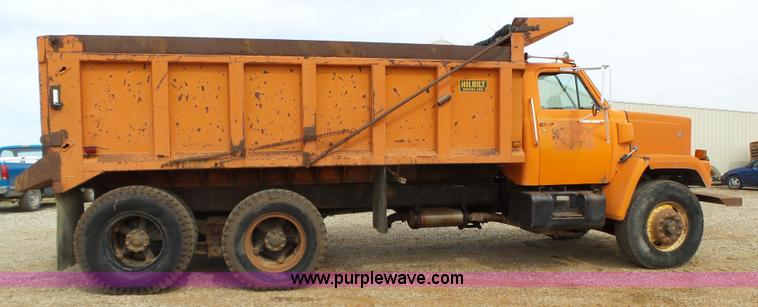 image for item L6276 1985 GMC J96 dump truck