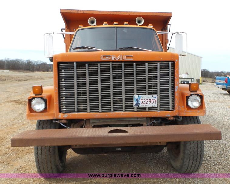 image for item L6276 1985 GMC J96 dump truck