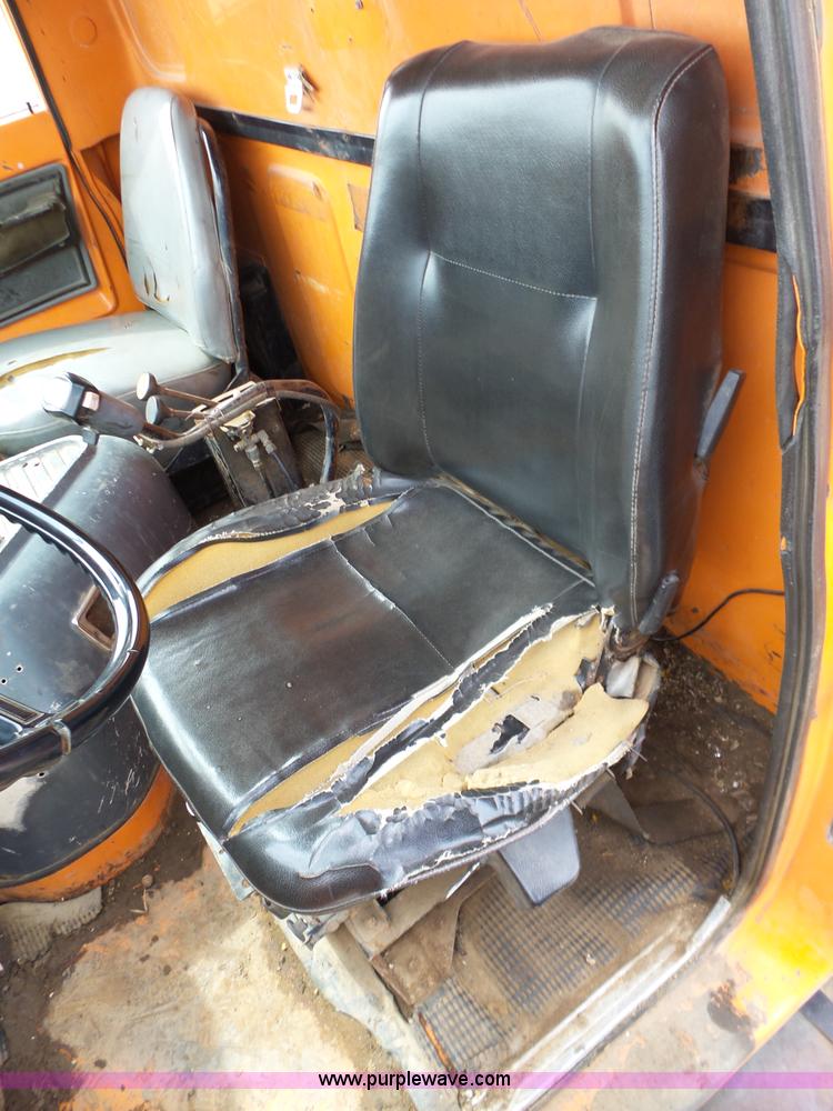 image for item L6276 1985 GMC J96 dump truck