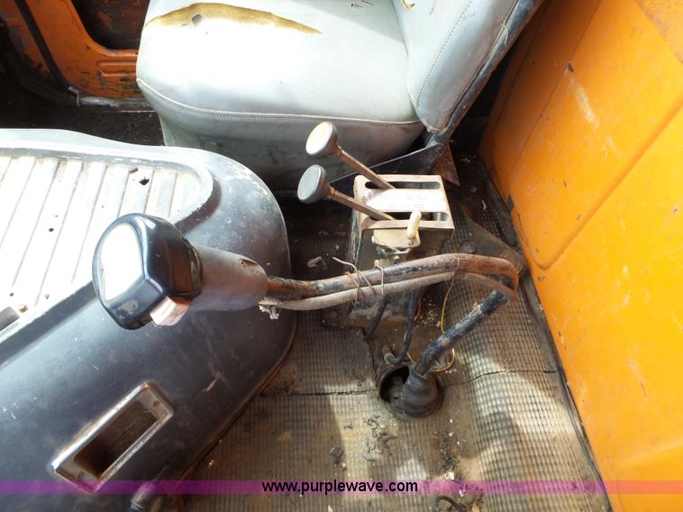 image for item L6276 1985 GMC J96 dump truck