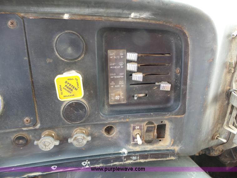 image for item L6276 1985 GMC J96 dump truck