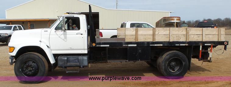 image for item L6277 1999 Ford F800 dump truck