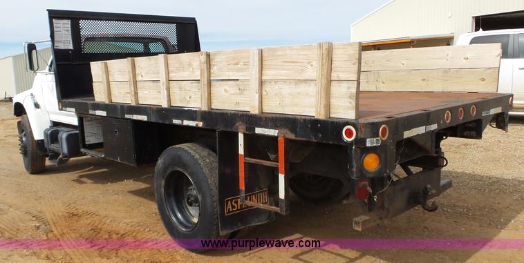 image for item L6277 1999 Ford F800 dump truck