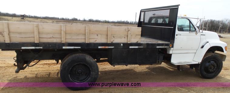 image for item L6277 1999 Ford F800 dump truck