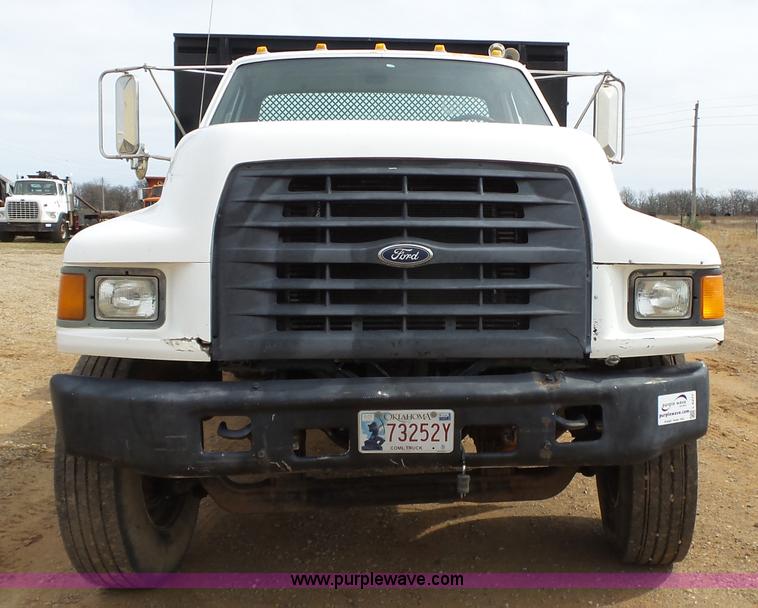 image for item L6277 1999 Ford F800 dump truck