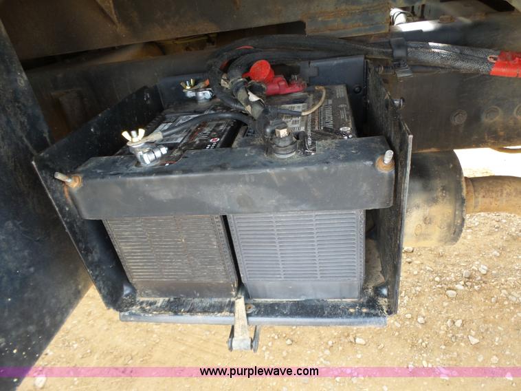 image for item L6277 1999 Ford F800 dump truck