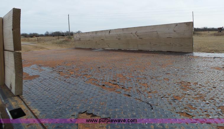 image for item L6277 1999 Ford F800 dump truck